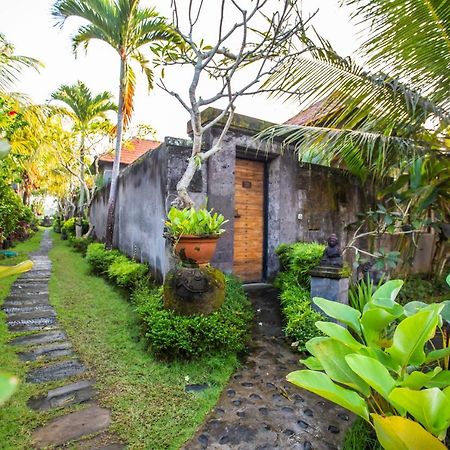 Asri Sari Villa Ubud Exterior foto